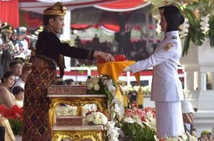 Kenakan Pakaian Adat Klungkung, Presiden Jokowi Pimpin Upacara Detik-Detik Proklamasi
