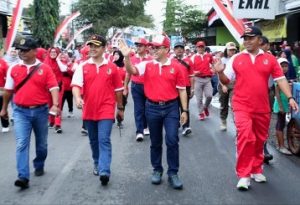 Ribuan Warga Banyuwangi Tumpah Ruah Meriahkan Gerak Jalan Peringati Hut Kemerdekaan RI di Banyuwangi