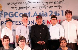 Wagub Cok Ace Harap PostgreSQL  2019 Beri Angin Segar Bagi Perkembangan Pembangunan Teknologi