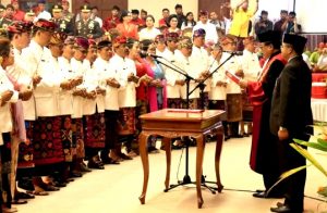 Kenakan Busana Adat, Sebanyak 55 Anggota DPRD Bali Terpilih Periode 2019-2024 Resmi Dilantik 