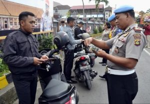 Operasi Patuh Agung 2019, Sipropam Gelar Razia di Pintu Masuk Mapolres Badung