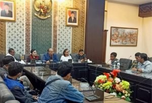 Dukung Revisi UU 30/2002 (KPK), Puluhan Aliansi Mahasiswa Gelar Aksi Demontrasi Damai di DPRD Jatim
