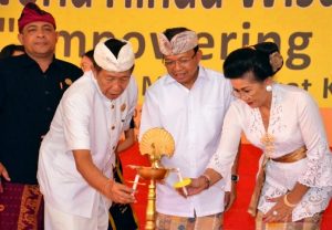Buka World Hindu Wisdom Meets 2019, Gubernur Koster: Generasi Muda Hindu Bali Harus Bernafaskan Kearifan Lokal