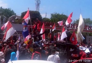 Tolak UU KPK, Puluhan Mahasiswa dan Aktivis Banyuwangi Demo DPRD di Banyuwangi