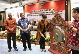 Harapkan Perempuan Bersatu, Ny Putri Koster Ajak Maknai Filosofi Sapu Lidi