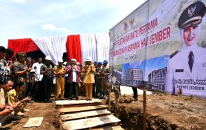 Realisasi 22 Janji Kerja Bupati-Wabup, Peletakan Batu Pertama pembangunan Asrama Haji Jember di Jember