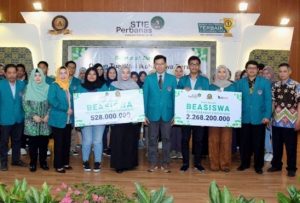 Ciptakan SDM Unggul, STIE Perbanas Surabaya Berikan Bantuan Pendidikan Berupa Beasiswa 2,268 M
