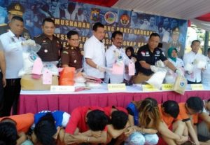 Polrestabes Surabaya Musnahkan BB Narkoba dan Berhasil Amankan 18 Tersangka