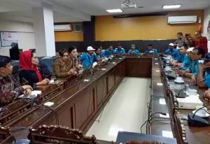 Akibat Kelangkaan BBM Jenis Solar, Perwakilan Sopir Truk Trailer Mengadu ke DPRD Jatim