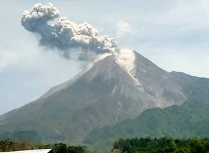 Waspada! Gunung Merapi Erupsi dengan Ketinggian Kolom Abu 1000 Meter