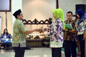 Serahkan SK Secara Langsung, Bupati Jember: Ini Sebagai Upaya Hormati dan Layani para ASN di Jember