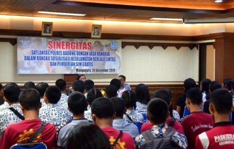 Satlantas Polres Badung Gandeng PT Jasa Raharja Beri 50 SIM Gratis bagi Kaum Millenial