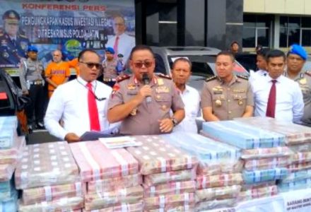Sita 18 Mobil dan Rp121 Miliar, Polda Jatim Melalui Subdit Indagsi Ditreskrimsus Bongkar Kasus Investasi Ilegal