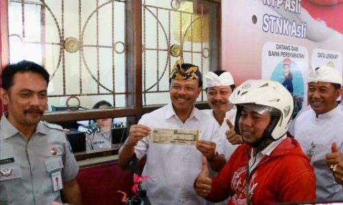 Permudah Masyarakat Bayar Pajak, Sekdaprov Bali Launching Samsat ‘Gelis’ Tabanan