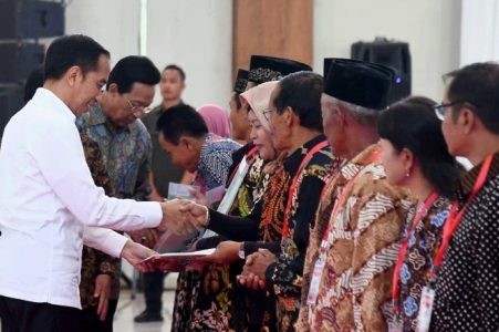 Kunker ke Yogyakarta, Presiden Jokowi Serahkan 3.218 Sertifikat Hak Atas Tanah