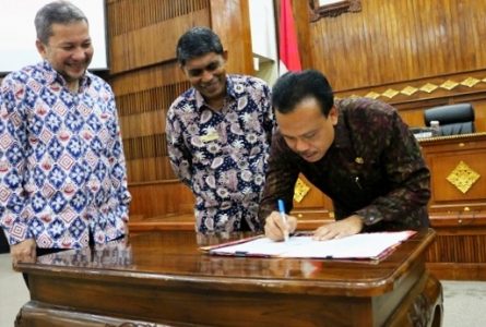 Perbaiki Kualitas Pelayanan Publik, Pemprov Bali Tandatangani Kerjasama Bersama Ombudsman