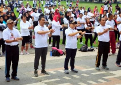 Antisipasi Wabah Virus Corona, Masyarakat Banyuwangi Gelar Senam Cuci Tangan Bersama di Banyuwangi