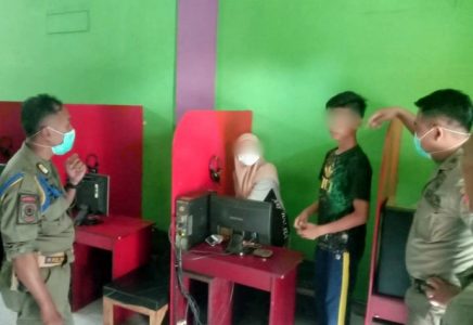 Selain Berikan Sosialisasi Covid-19, Satpol PP Jember Gelar Razia Pelajar di Jember