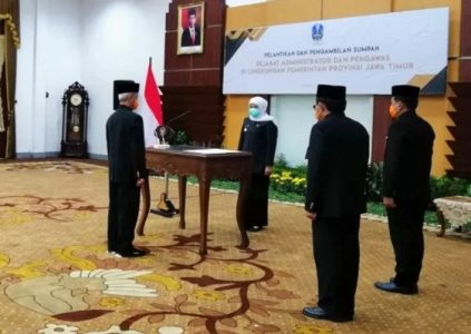 Berbeda dari Umumnya, Gubernur Jatim Lantik Pejabat Eselon III dan IV