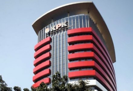 Di Tengah Pandemi COVID-19, Tak Surutkan KPK untuk Lakukan Penahanan Tersangka STR