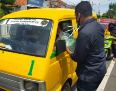 Sesuai Anjuran WHO, Gugus Tugas Percepatan Penanganan Covid-19 Banyuwangi Bagikan Masker Kain di Banyuwangi