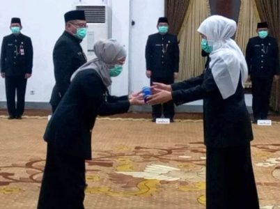 Pelantikan ke 13 dan 14, Gubernur Jatim Tekankan Kepada Pejabat Baru Dilantik untuk Dukung Penanganan Covid-19