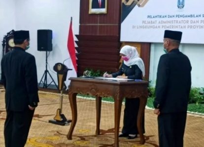 Gubernur Jatim Kembali Lantik Pejabat Administrator dan Pengawas Dinas Pendidikan