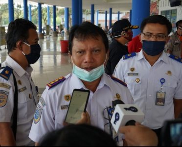 BPTD XII Bantu Sembako Masyarakat yang Bekerja di Terminal Mengwi