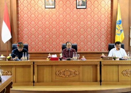 Bahas Dua Hal, Gubernur Bali Gelar Vicon dengan Pangdam dan Wakapolda