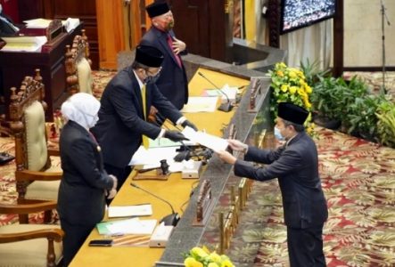 Rapat Paripurna, Fraksi di DPRD Setujui LKPJ Gubernur Jatim Akhir TA 2019
