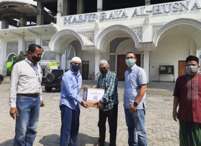 Rasa Kepedulian, Mabes Polri Bersama Polres Metro Jakut Bagikan Paket Sembako ke Pengurus DKM dan Anggota Ormas