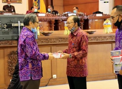 BPK Serahkan Hasil Pemeriksaan LKPD TA 2019 Kepada Gubernur Bali