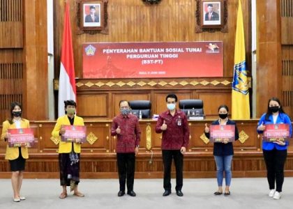 Inilah Pesan Gubernur Bali saat Semangati kepada Mahasiswa Penerima Bantuan Sosial Tunai