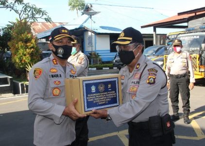 Polri Kembali Salurkan Bantuan Sembako Kerjasama Polda Bali dengan Kemenparekraf