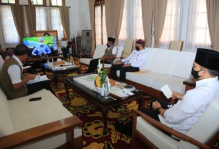 Bupati Banyuwangi Paparkan Sederet Inovasi dalam Menangani Pandemi Covid-19 saat Webinar Mendagri di Banyuwangi