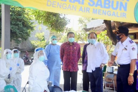 Tinjau Rapid Test Massal di Pasar Galiran, Sekda Bali Tegaskan Langkah Tracing Covid-19