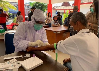 Jelang Verfak Berkas Dukungan, Penyelenggara Pilkada 2020 di Tingkat Kec/Kel Jalani Rapid Test di Jember