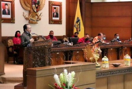 Rapat Paripurna ke-6, Gubernur Bali Sampaikan Raperda tentang Rencana Umum Energi Daerah Prov. Bali 2020-2050