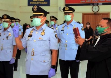 Rotasi Jabatan, Kakanwil Kemenkumham Jatim Lantik 28 Pejabat Administrasi Keimigrasian di Jember