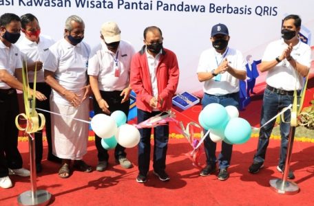 Pulihkan Ekonomi Bali, Gubernur Koster Resmikan Tatanan Kehidupan Era Baru di Pantai Pandawa