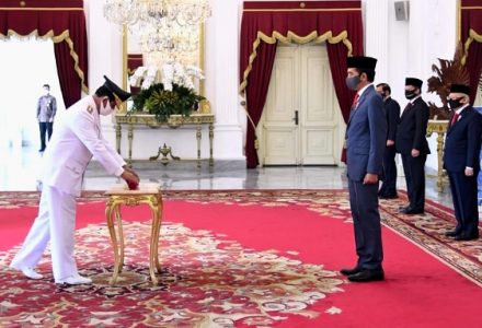 Presiden Jokowi Lantik Isdianto sebagai Gubernur Kepulauan Riau Masa Jabatan 2016-2021