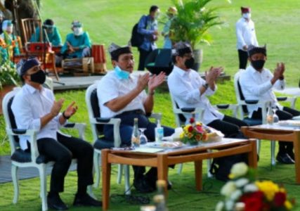 Luhut Pimpin Rapat Koordinasi Pengembangan Pariwisata di Banyuwangi, Diikuti Dua Menteri hingga Bos Swasta-BUMN di Banyuwangi