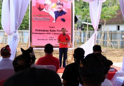 Tenaga Pendidik, Wayan Koster Ingin Guru di SMAN 1 Abang Asli Warga Kecamatan Abang