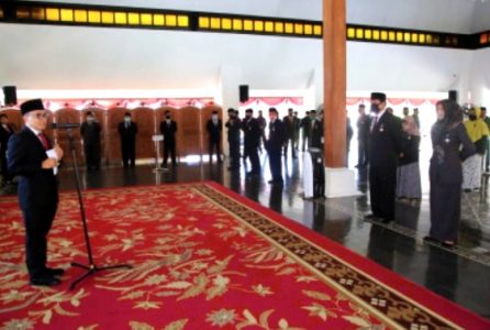 Sebanyak 37 ASN Banyuwangi Terima Penghargaan Satyalancana Karya Satya 2020 dari Presiden RI di Banyuwangi