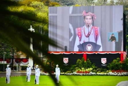 Presiden Jokowi Gunakan Baju Adat NTT Saat Pimpin Upacara di Istana Merdeka