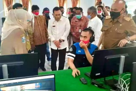 Pastikan Uji Coba Belajar Tatap Muka Berjalan Lancar, Gubernur Jatim Tinjau Tiga Sekolah di Nganjuk