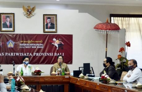 Ketua Dekranasda Putri Koster Gandeng Dinas Pariwisata untuk Angkat Produk Lokal Bali