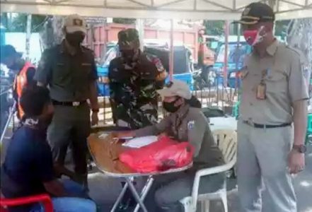Tidak Pakai Masker, 17 Pelanggar PSBB Transisi di Pasar Rawasari Terima Sanksi