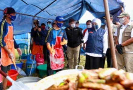 Gubernur Jatim Tinjau Pelaksanaan Penanganan Covid-19 di Ponpes Darussalam Banyuwangi di Banyuwangi