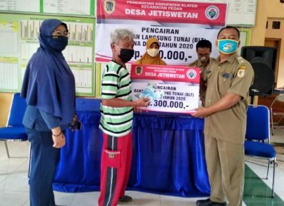 Desa Jetiswetan Salurkan BLT DD Tahap 4 untuk 130 Warga dengan Protokol Kesehatan Ketat